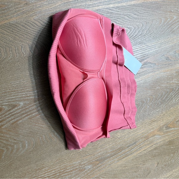 Pink halterneck bra, sleeveless top - Picture 2 of 4